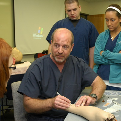 respiratory therapy students watch demonstration