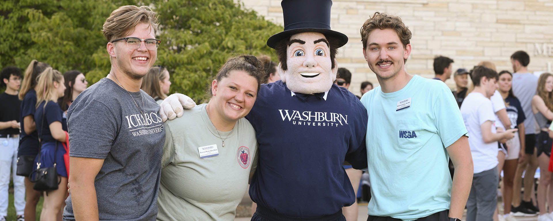 Mr. Ichabod mascot poses for a photo with students