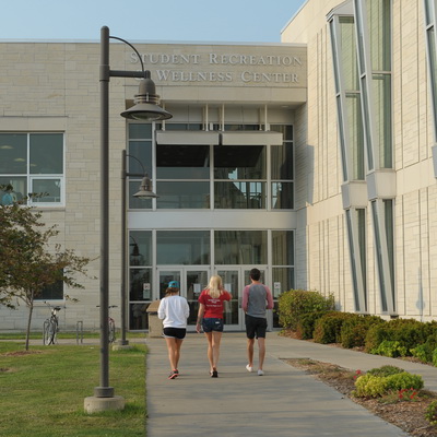 Students dressed in workout clothes walking to the Rec on campus.