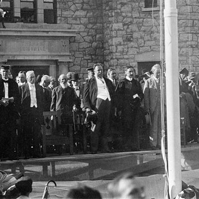 President Taft dedicating the Civil War flag pole memorial.