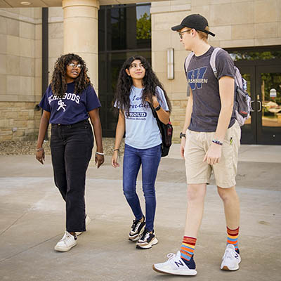 Washburn students walking in front of Morgan Hall.
