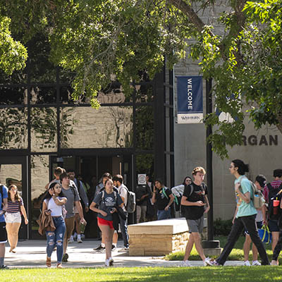 A crowd of students walk out of Morgan Hall.