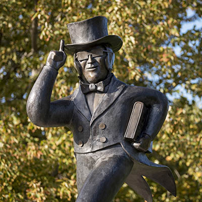 An Ichabod statue.