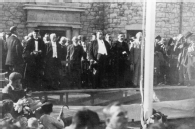 President Taft dedicates a flag pole on campus